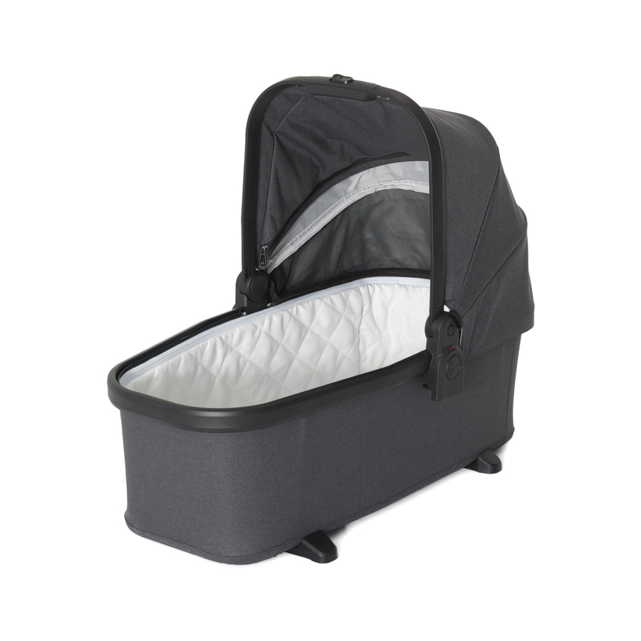 Bassinet – bassinet with quilted lining and raised canopy